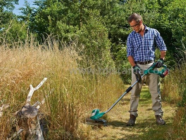 Jaki sprzęt sprawdzi się przy podkaszaniu dużego trawnika?