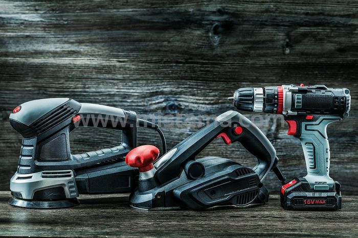 Strug elektryczny Bosch vs tradycyjny strug – co wybrać?